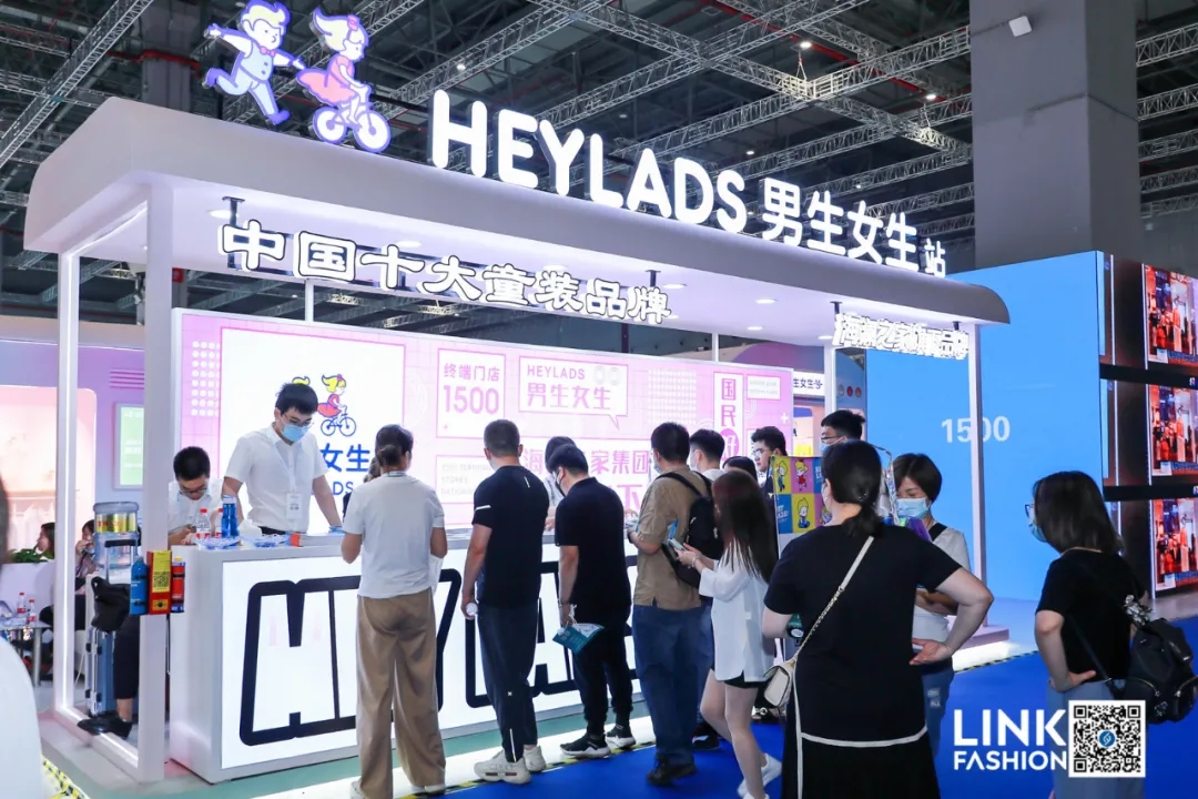 男生女生展臺設計.jpg 男生女生展臺設計.jpg